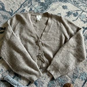 Grey/cream crop sweater